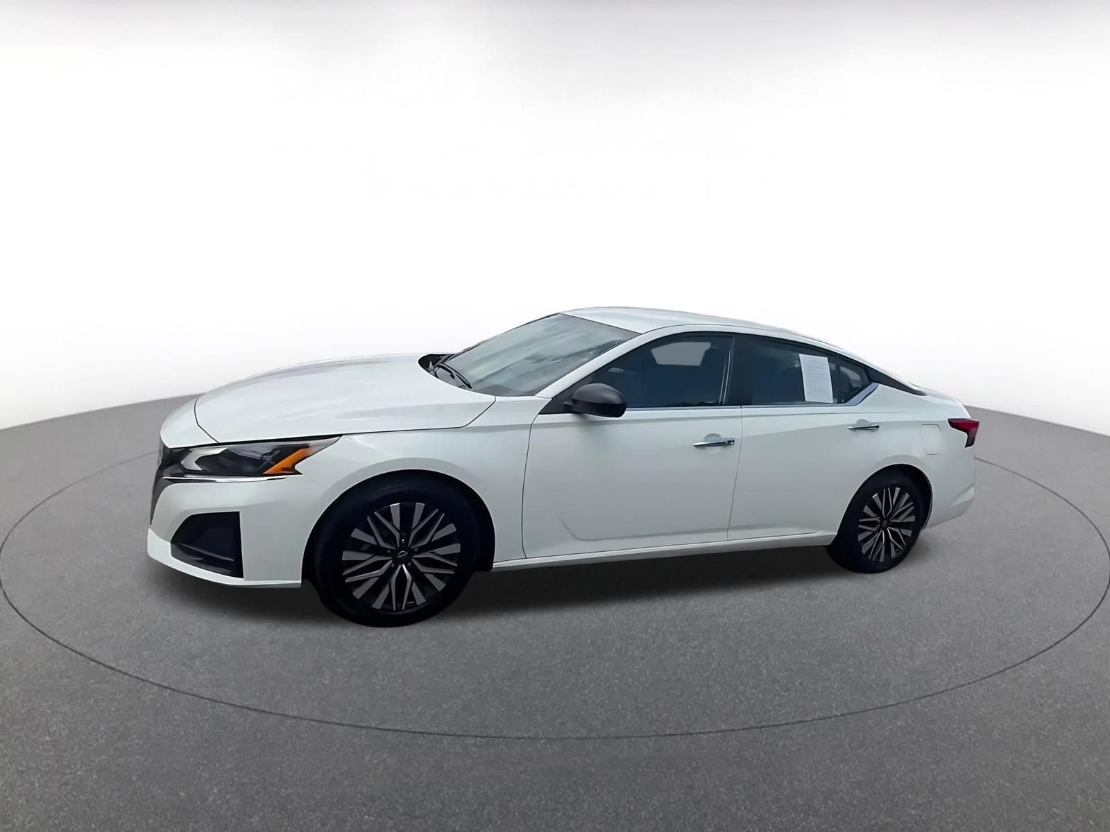 Used 2025 Nissan Altima 2.5 SV FWD image 8