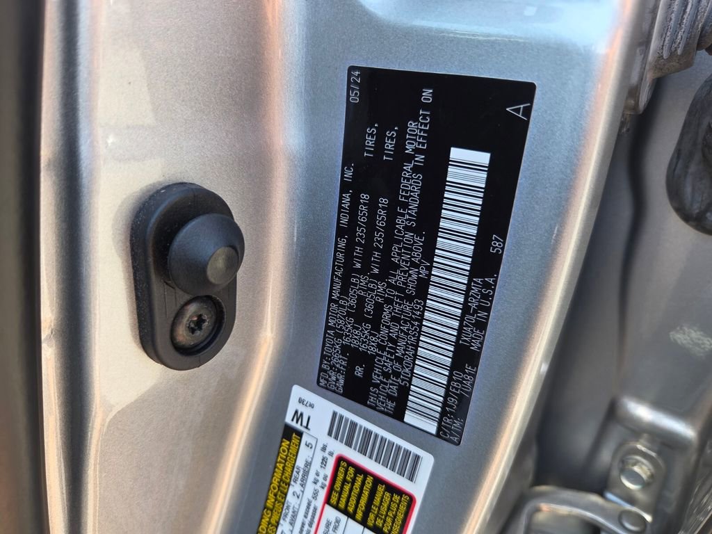 Certified 2024 Toyota Highlander XLE FWD image 19