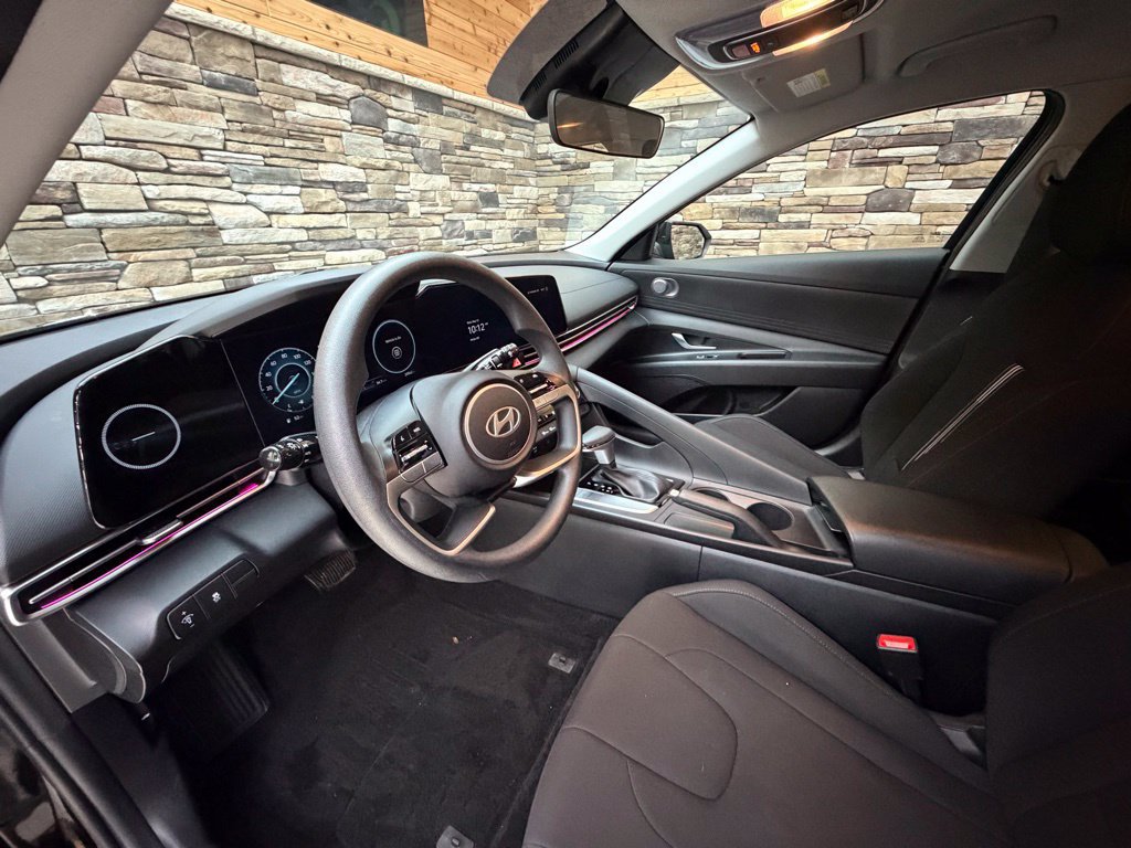 Used 2024 Hyundai Elantra SEL FWD image 10