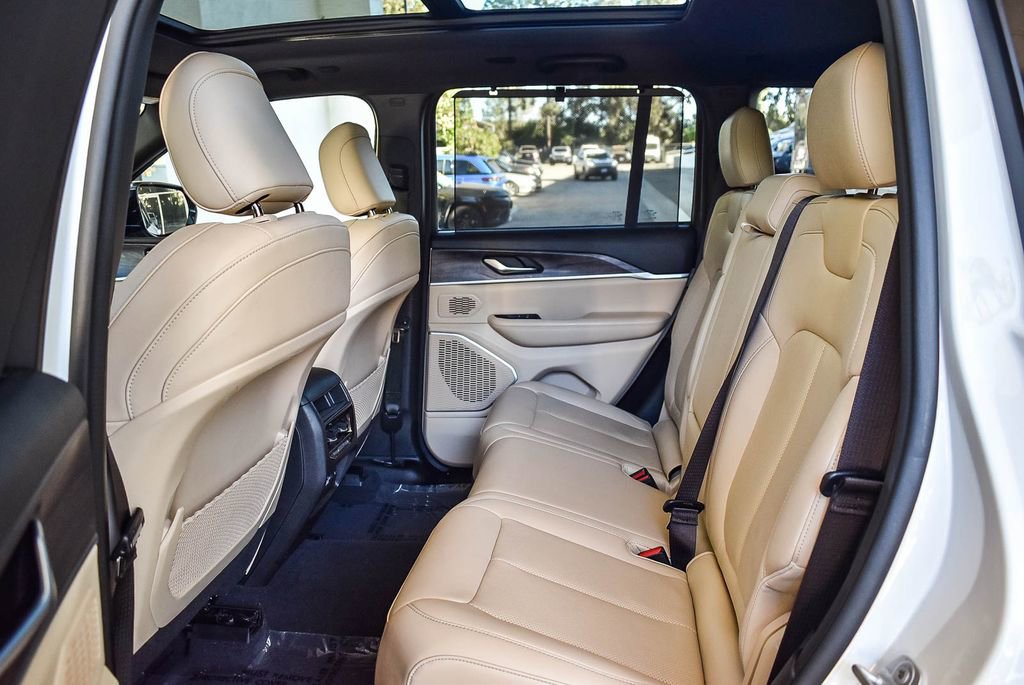 Used 2022 Jeep Grand Cherokee Limited 4xe w/ Luxury Tech Group II image 19