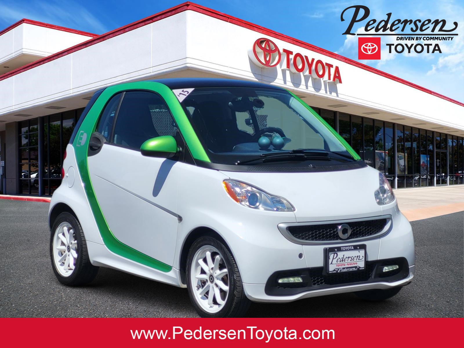 Used 2015 smart fortwo passion RWD image 1