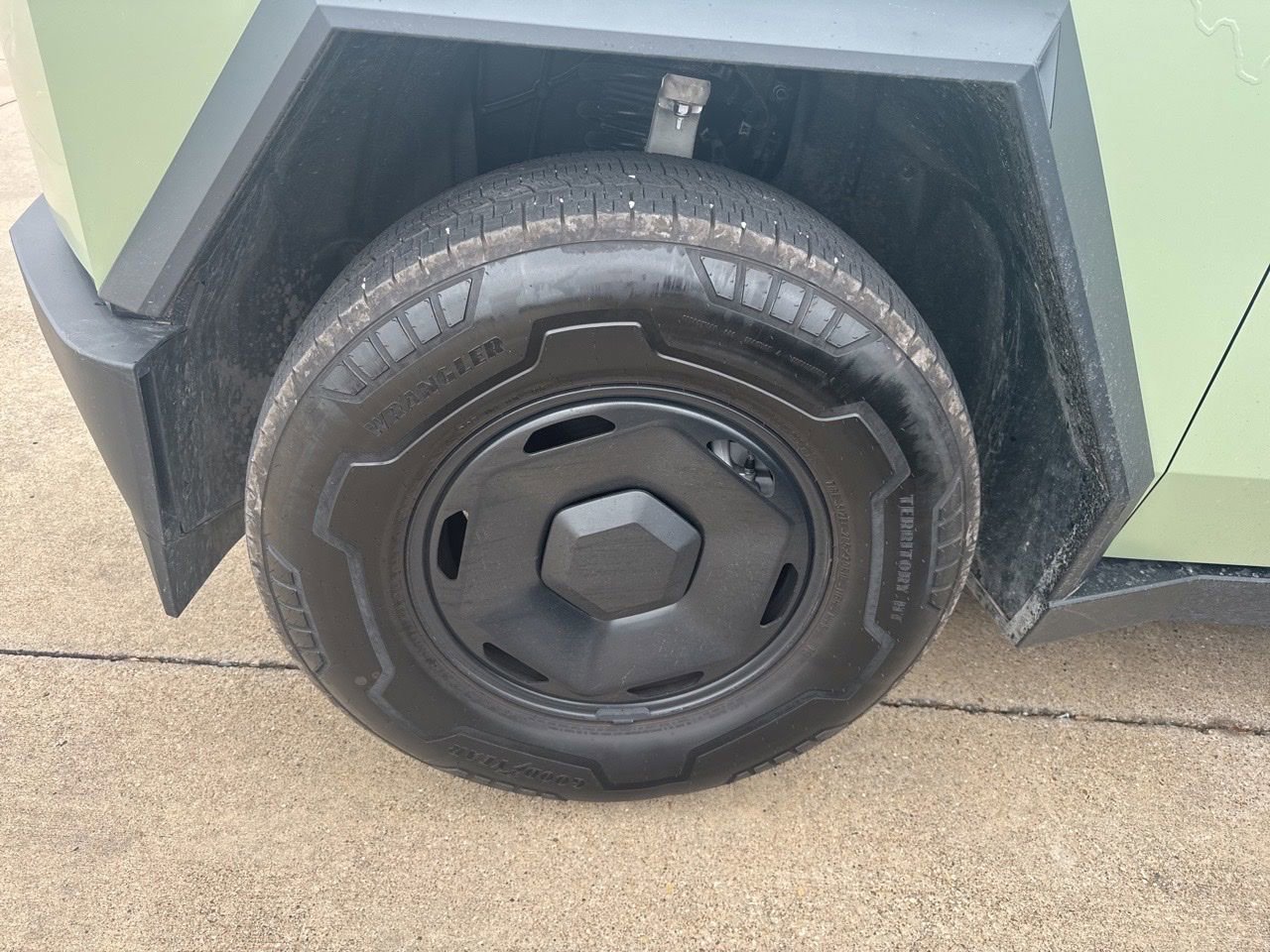 Used 2025 Tesla Cybertruck 2WD Crew Cab image 14