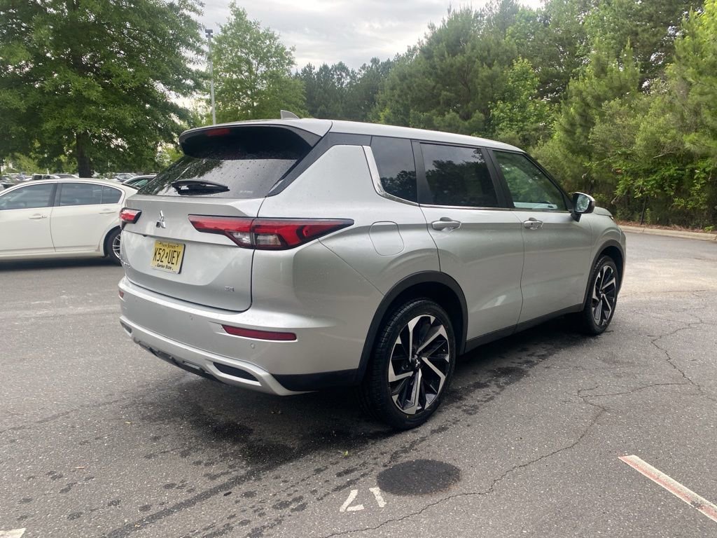 Used 2024 Mitsubishi Outlander SE AWD/4WD image 3