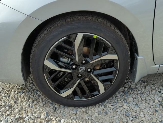 New 2025 Nissan Versa SR w/ Trunk Package image 34