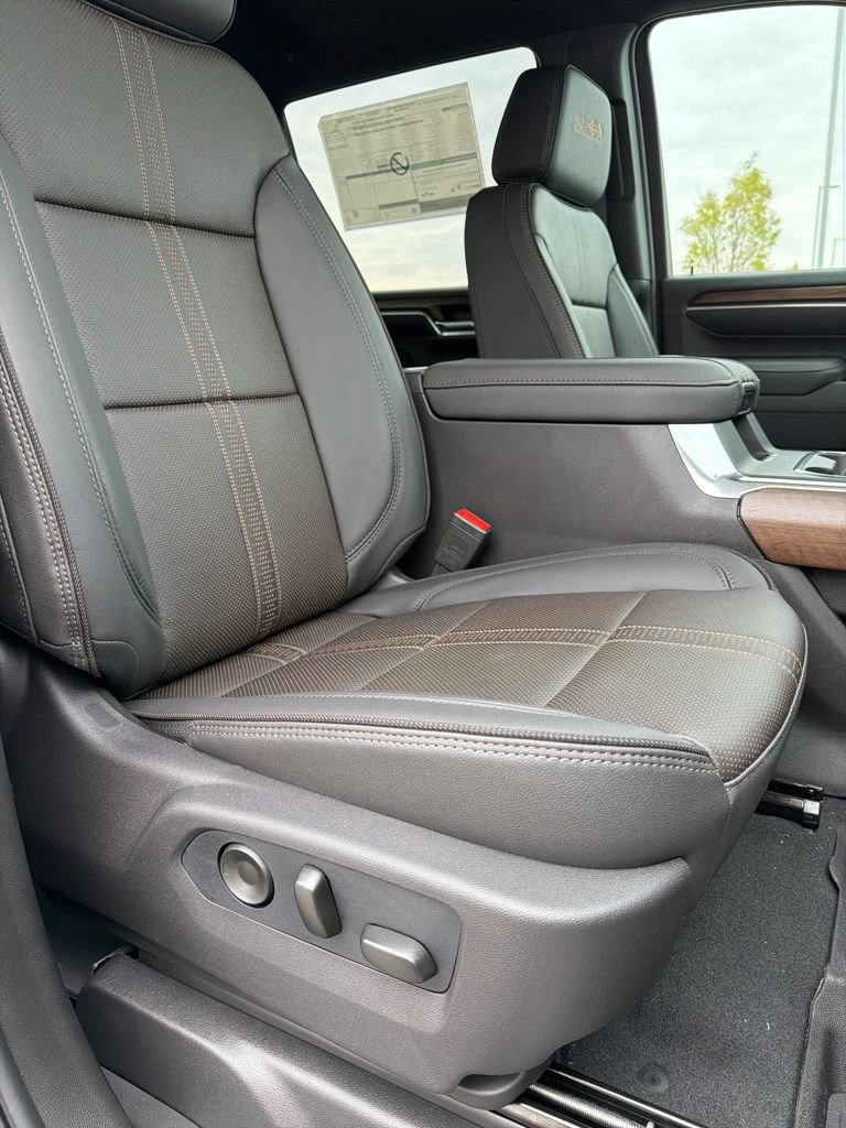 New 2026 Chevrolet Silverado 2500 High Country w/ High Country Premium Package AWD/4WD image 12