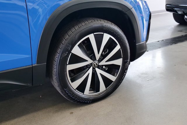 Used 2022 Volkswagen Taos SE w/ Panoramic Sunroof Package image 8