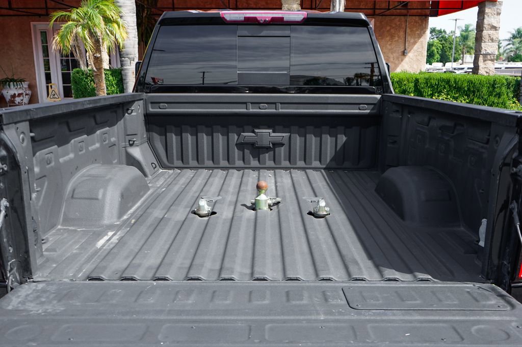 Used 2024 Chevrolet Silverado 2500 LTZ w/ LTZ Premium Package AWD/4WD image 8