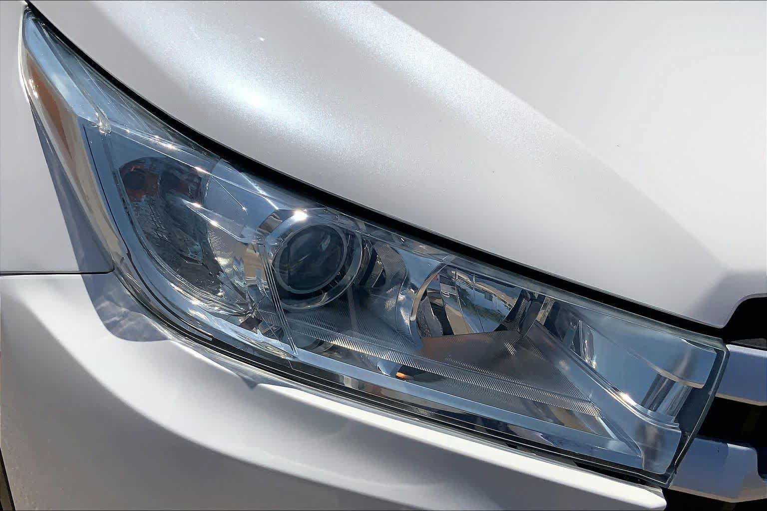 Used 2019 Toyota Highlander XLE FWD image 35