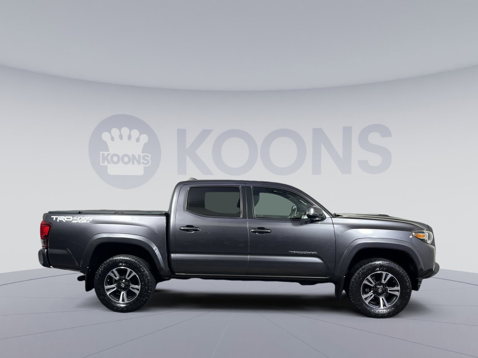 Used 2017 Toyota Tacoma TRD Sport image 8