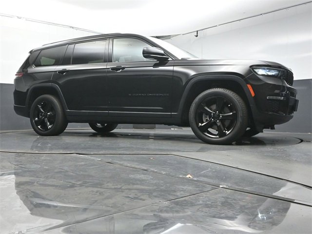 Used 2023 Jeep Grand Cherokee L Limited w/ Black Appearance Package image 33