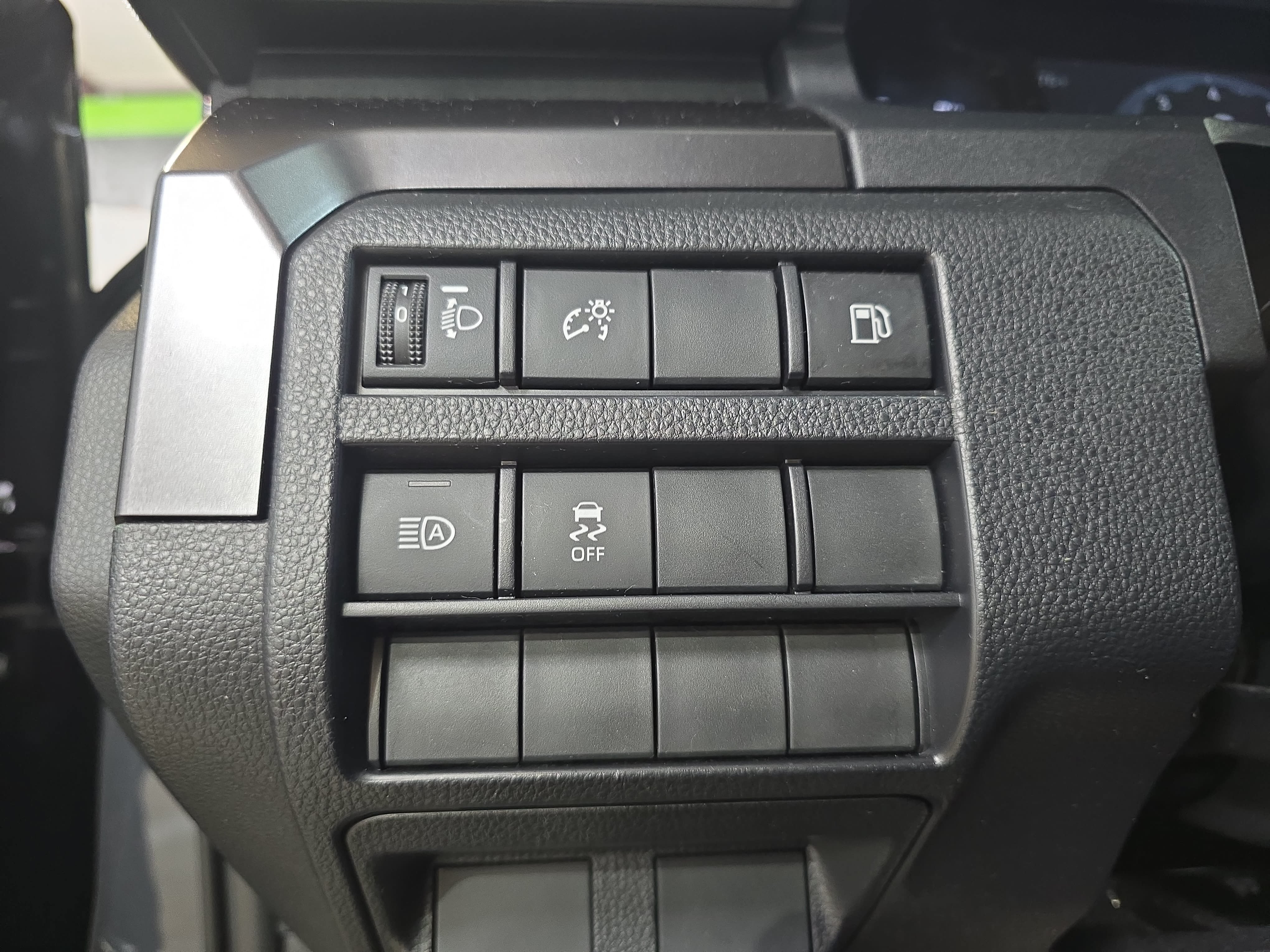 Used 2025 Toyota 4Runner SR5 AWD/4WD image 23