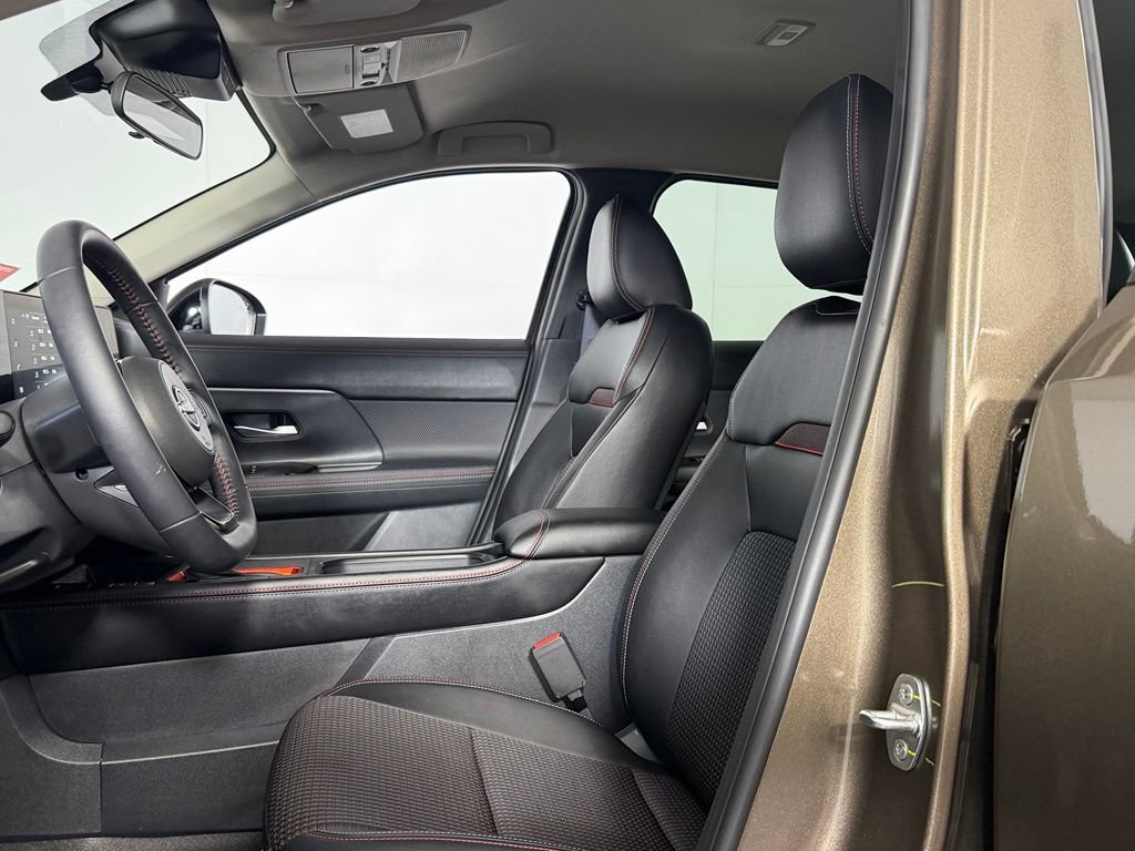 Used 2026 Nissan Kicks SR w/ Cold Weather Package FWD image 13