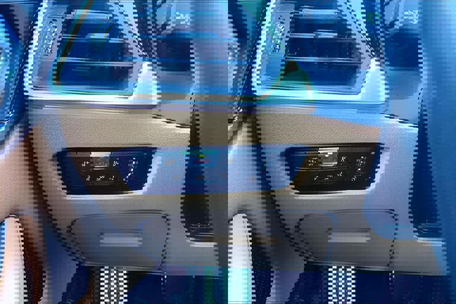 Used 2021 BMW M440i Convertible w/ Premium Package image 30