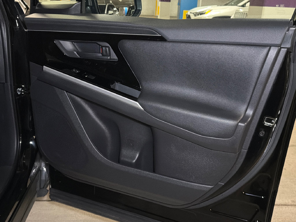 Used 2024 Toyota bZ4X FWD image 11