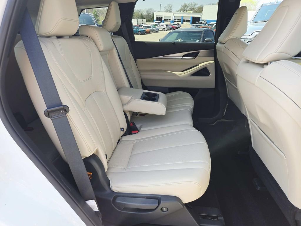 Used 2025 INFINITI QX60 Luxe w/ Vision Package AWD/4WD image 17