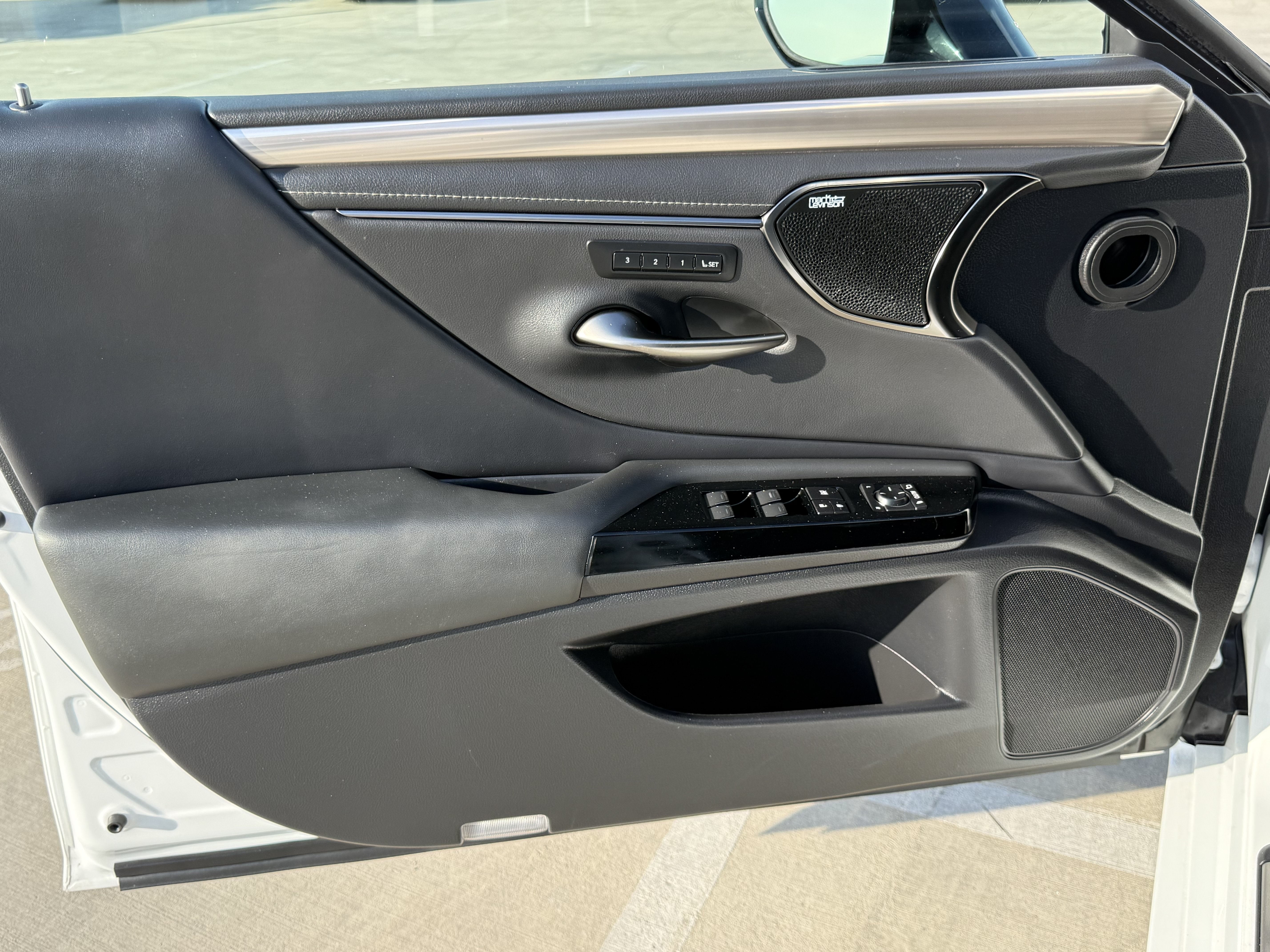 Certified 2022 Lexus ES 350 F Sport w/ Accessory Package 2 FWD image 17