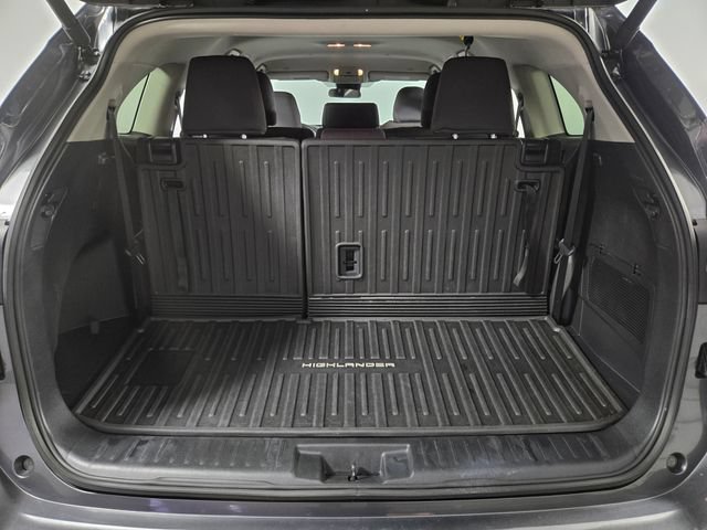 Used 2025 Toyota Highlander LE AWD/4WD image 28