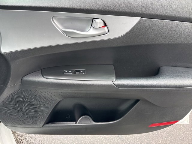 Used 2023 Kia Forte LXS image 32