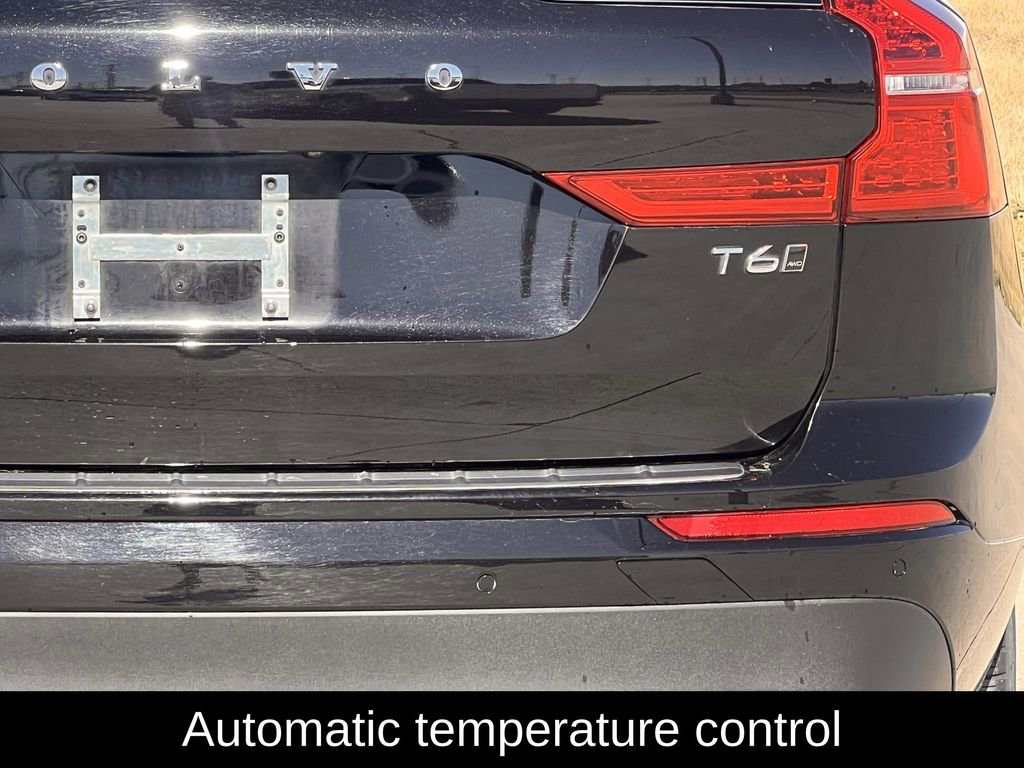 Used 2021 Volvo XC60 T6 Momentum image 5