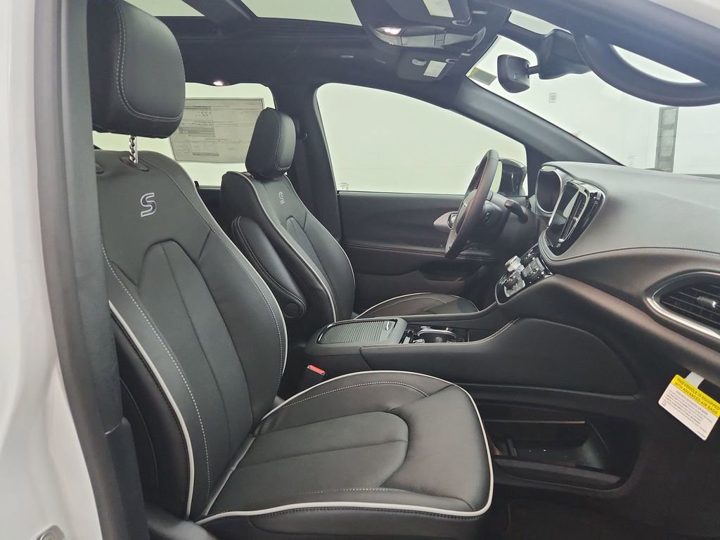 New 2026 Chrysler Pacifica Limited image 35