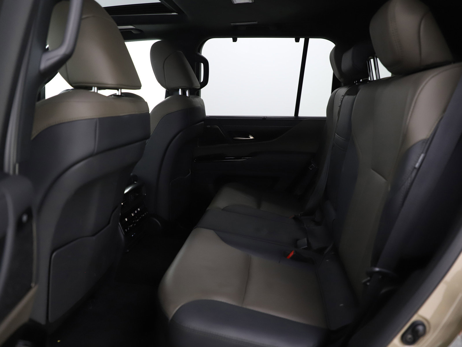 Used 2025 Lexus LX 700h Overtrail AWD/4WD image 16
