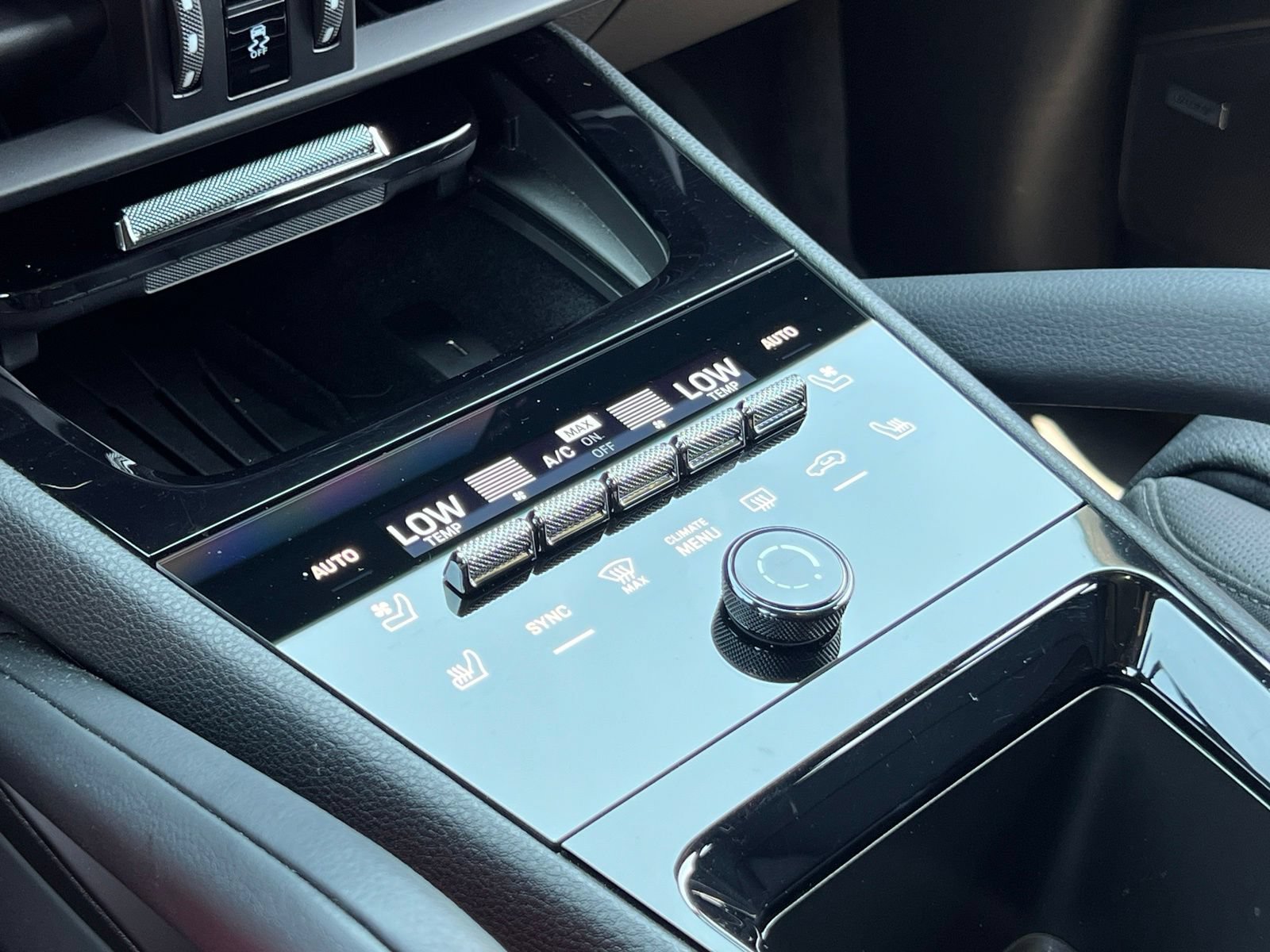 Certified 2025 Porsche Cayenne AWD/4WD image 30