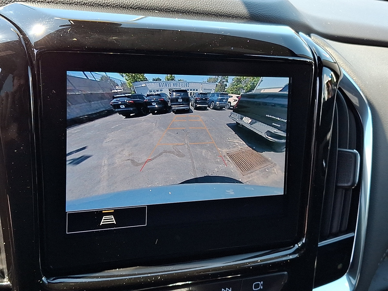 Certified 2023 Chevrolet Traverse LT AWD/4WD image 19