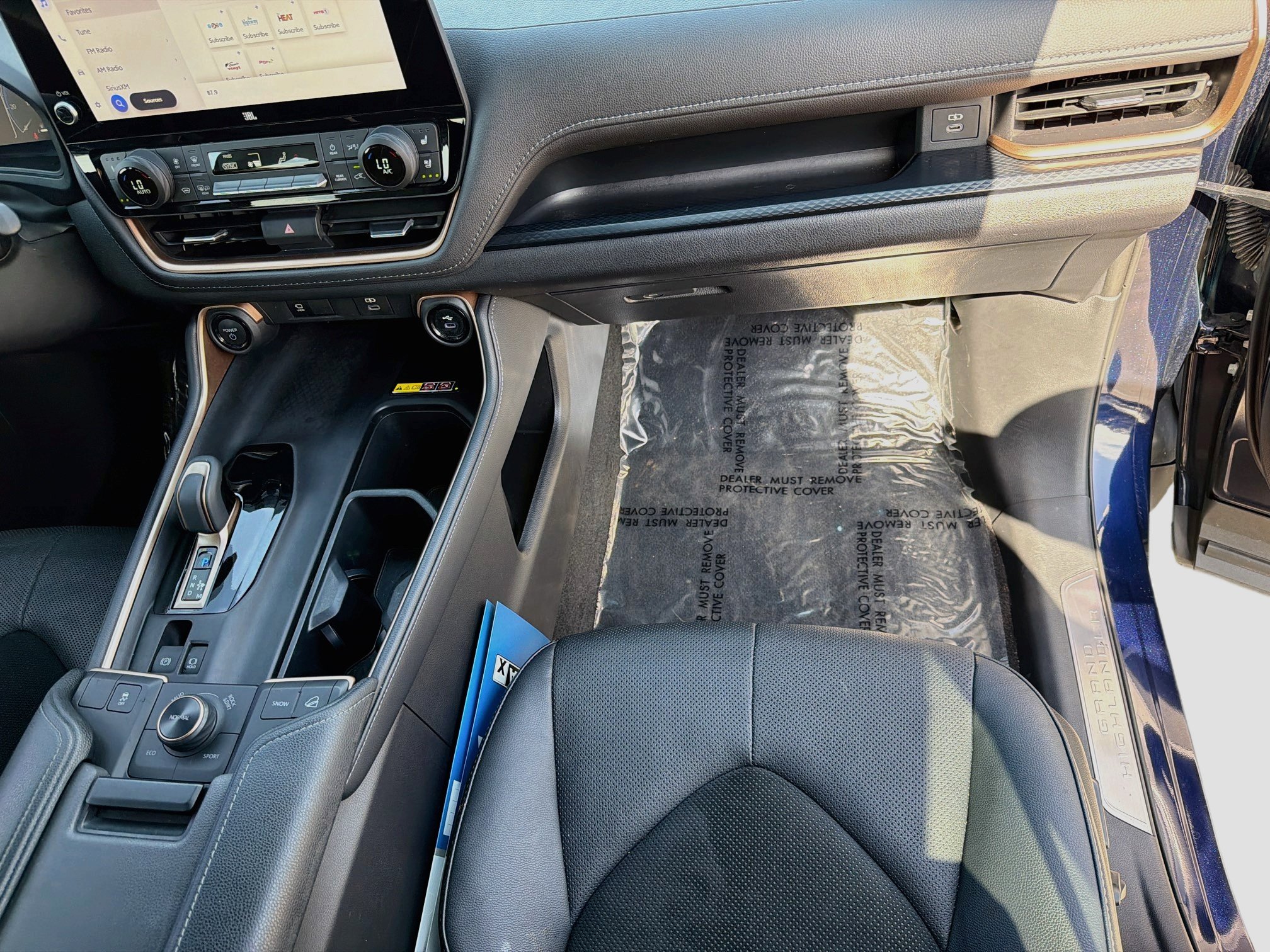 Used 2024 Toyota Grand Highlander AWD Hybrid image 18