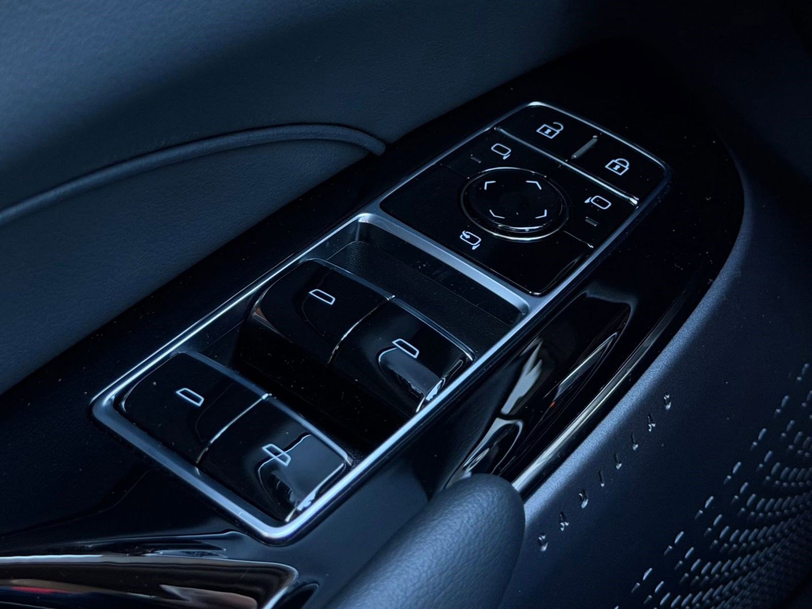 New 2026 Cadillac Lyriq Luxury image 11