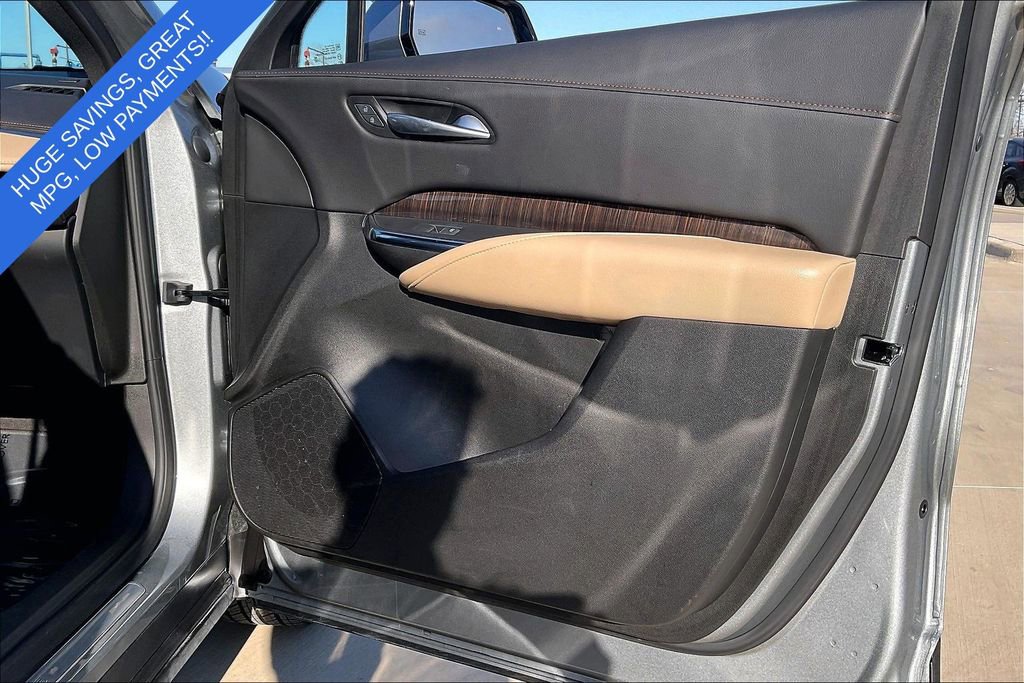 Used 2025 Cadillac XT4 Premium Luxury FWD image 23