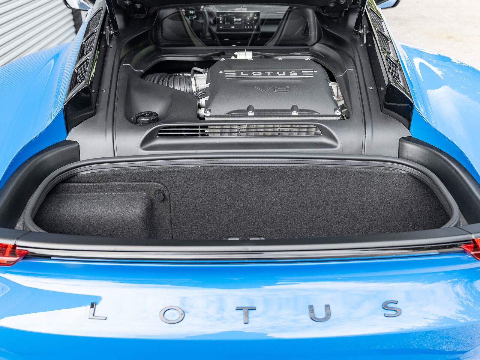 Used 2025 Lotus Emira RWD image 27