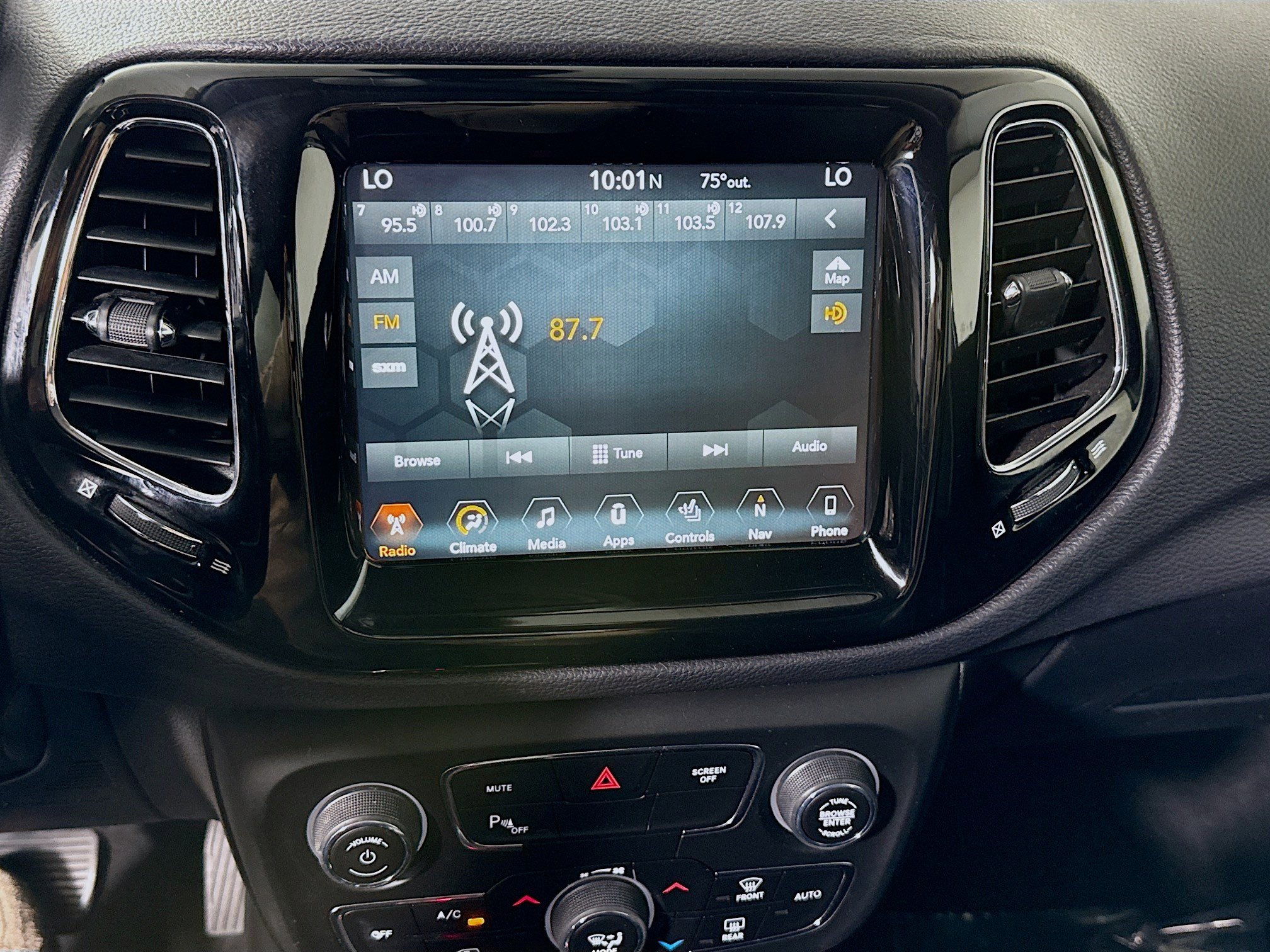 Used 2018 Jeep Compass Limited w/ Navigation Group image 18