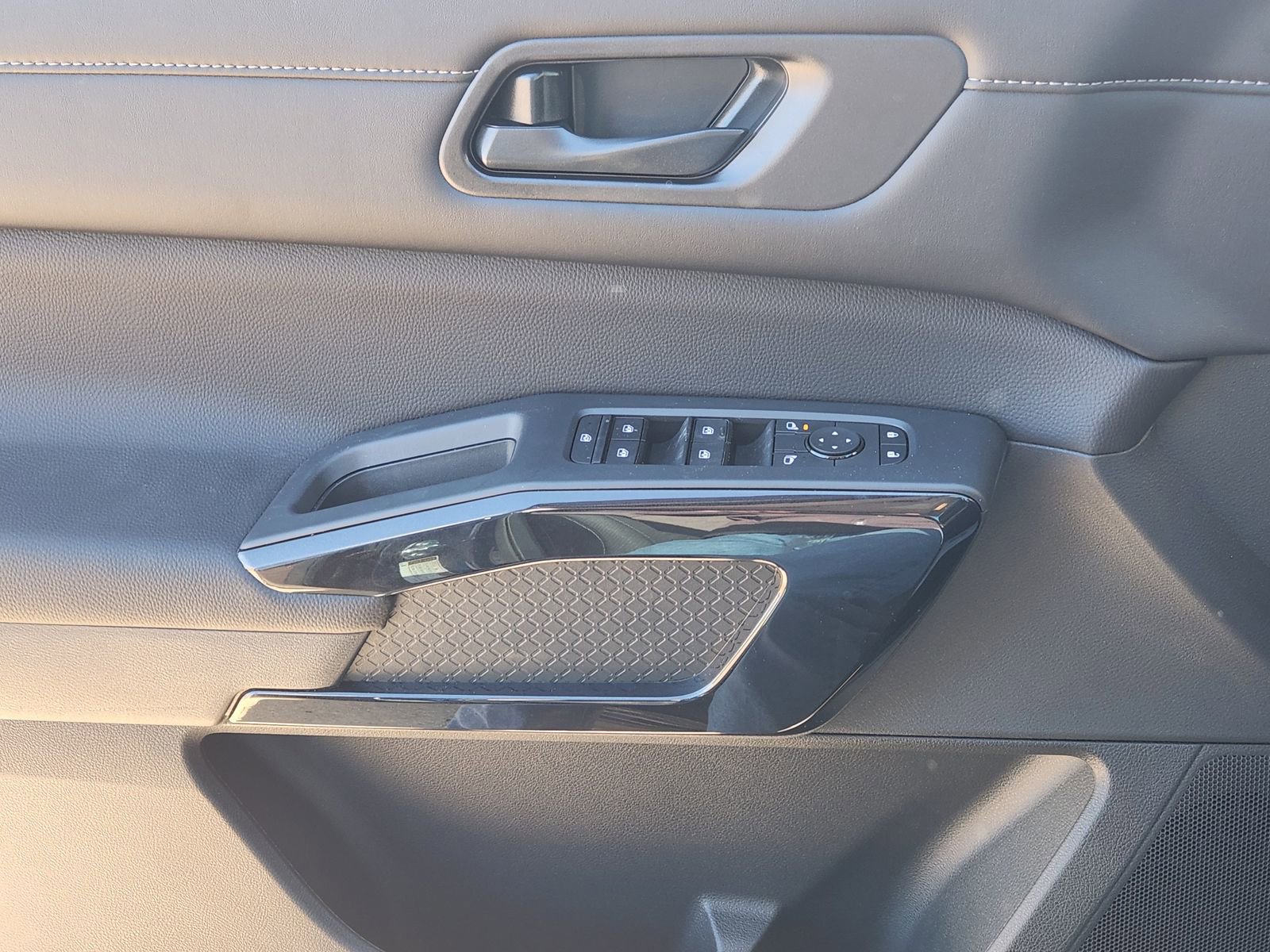 New 2026 Nissan Pathfinder SV image 19