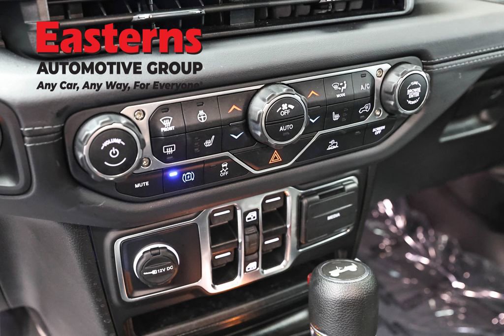Used 2025 Jeep Wrangler Unlimited Sahara AWD/4WD image 20