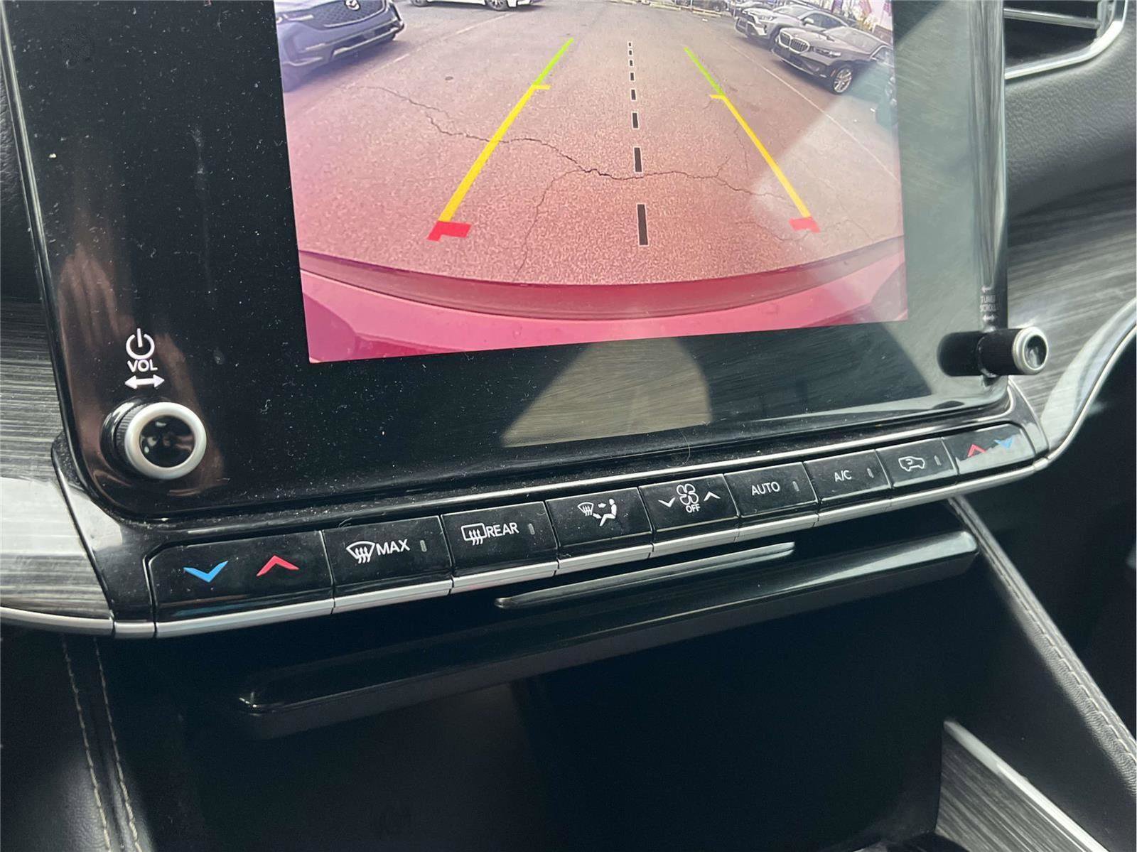 Used 2022 Jeep Wagoneer Series II AWD/4WD image 28