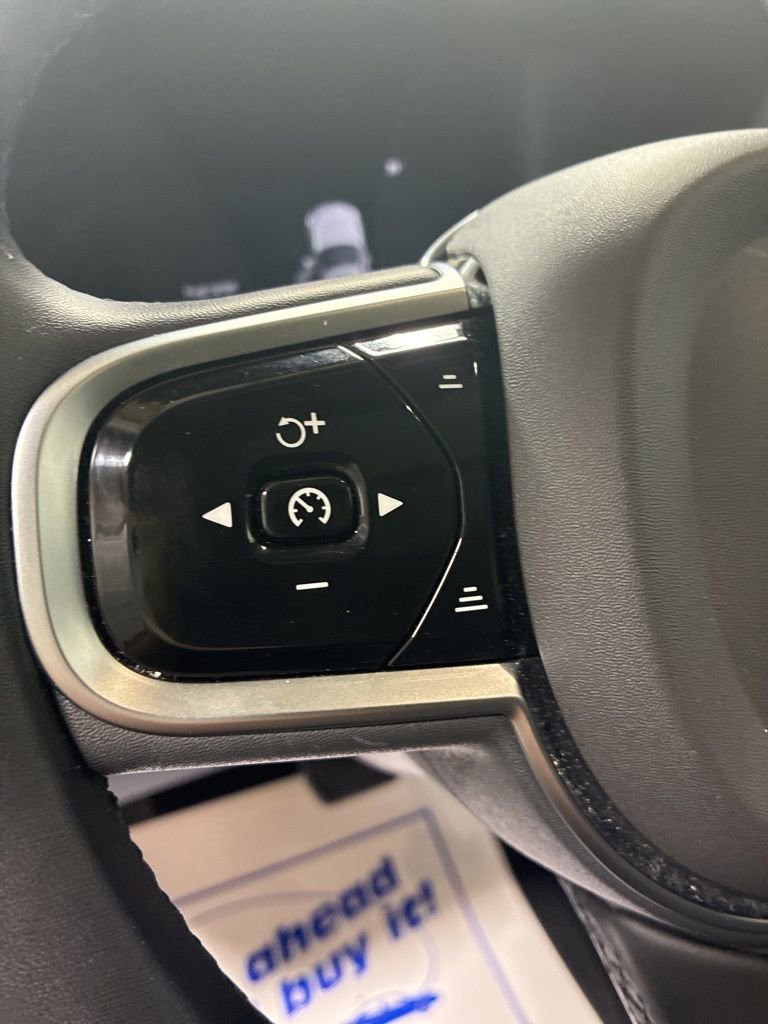 Used 2025 Volvo XC60 B5 Plus image 14