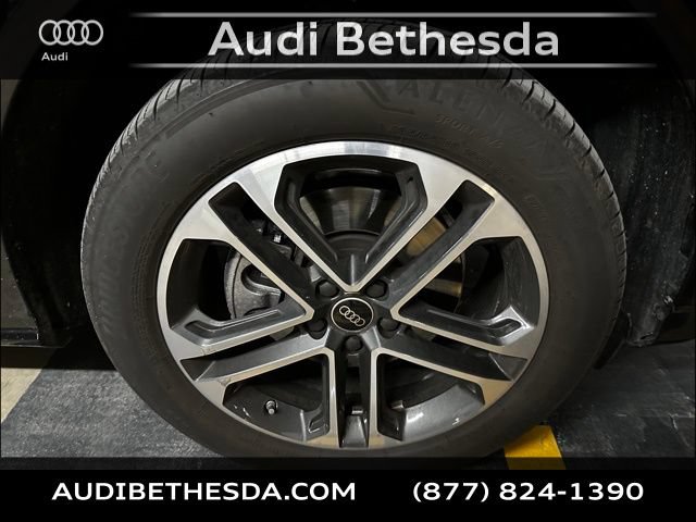 Certified 2025 Audi Q5 Premium w/ Convenience Package AWD/4WD image 9