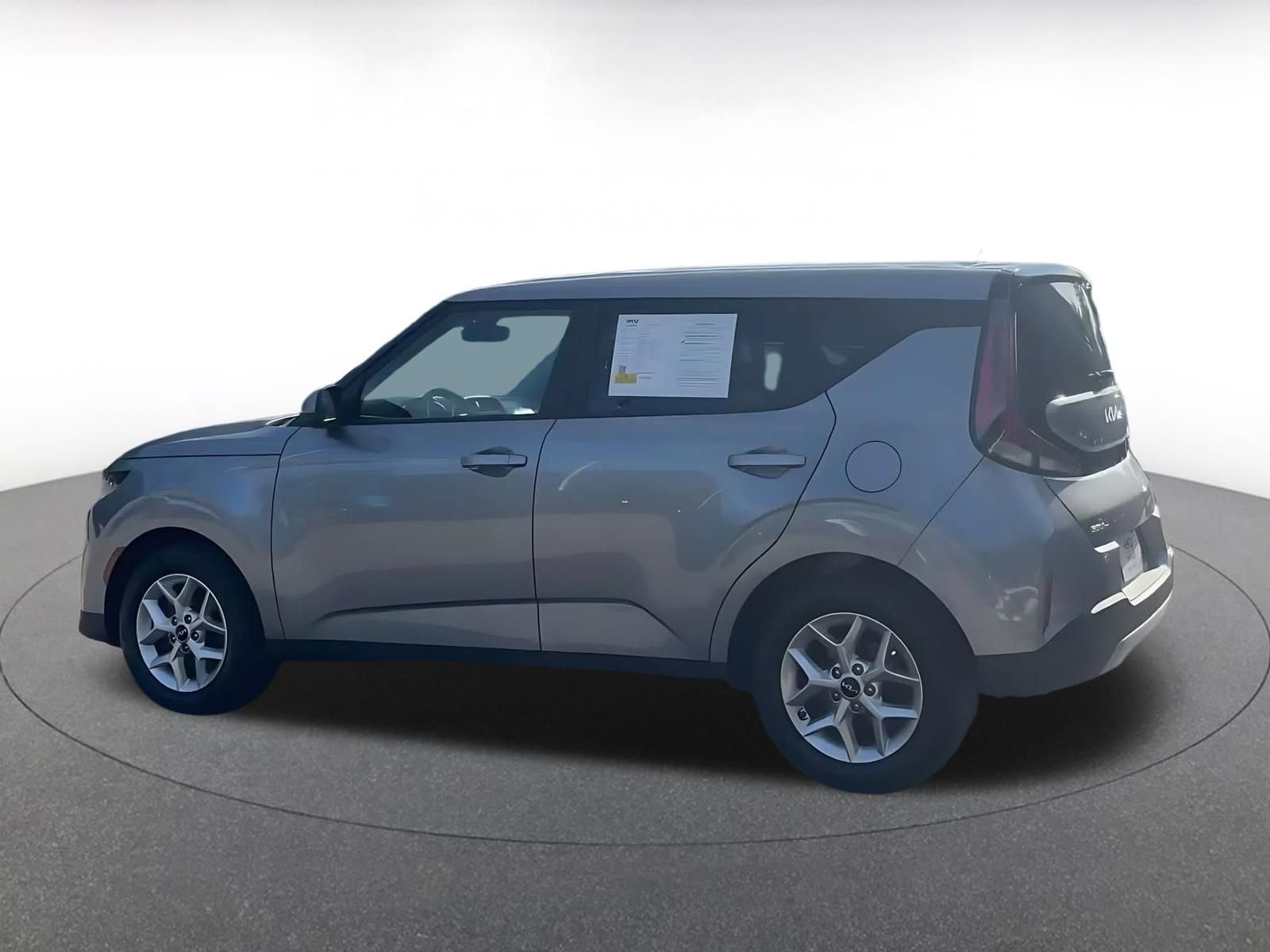 Used 2025 Kia Soul LX w/ LX Technology Package FWD image 9