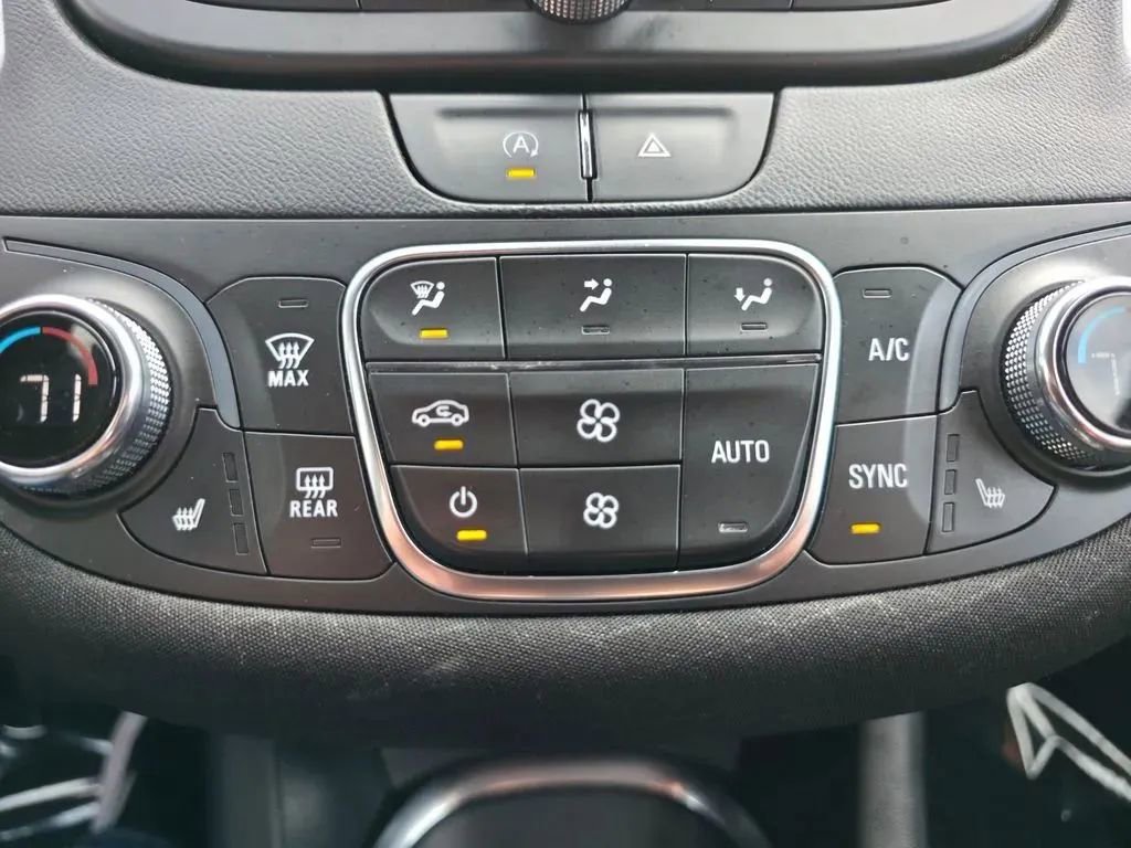 Used 2023 Chevrolet Malibu LT FWD image 28