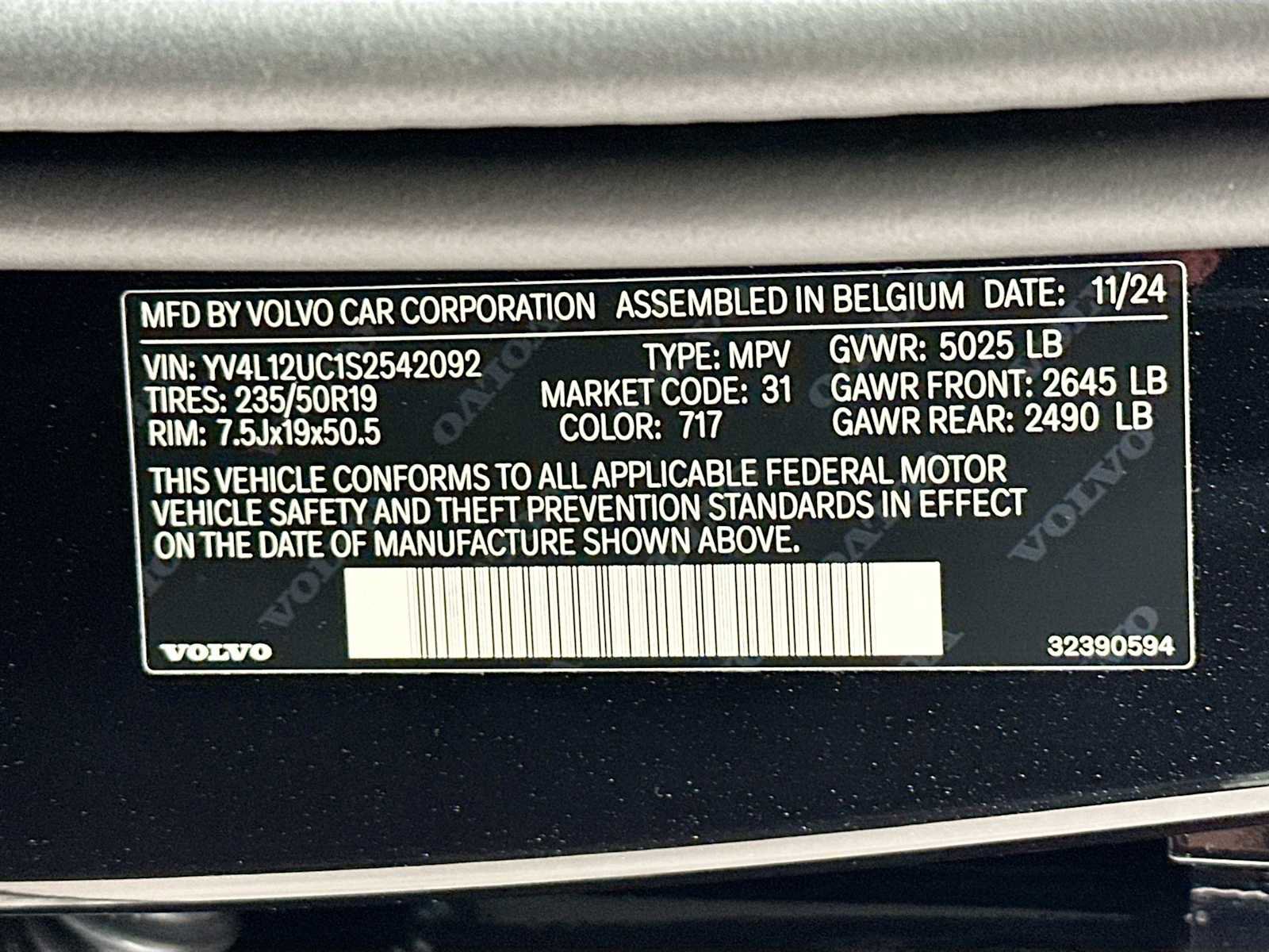 Used 2025 Volvo XC40 B5 Plus w/ Protection Package Premier image 28