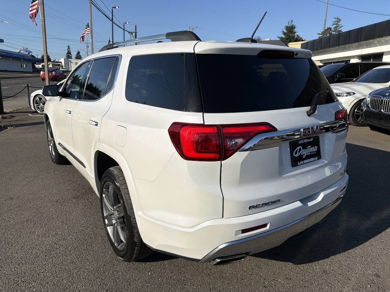Used 2017 GMC Acadia Denali w/ Technology Package AWD/4WD image 3