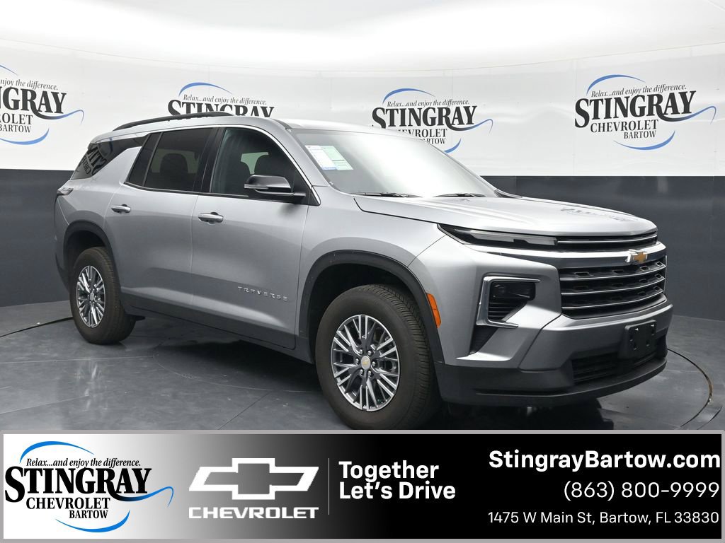 Used 2026 Chevrolet Traverse LT FWD image 1