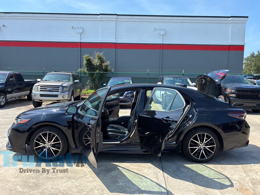 Used 2024 Toyota Camry SE FWD image 14