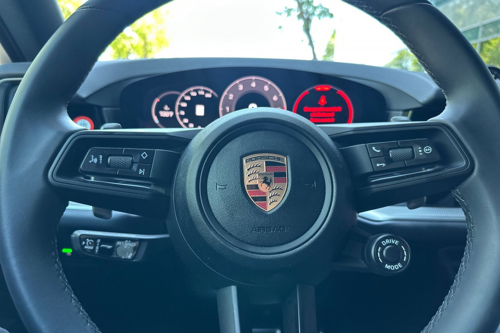 Used 2025 Porsche Cayenne S image 31