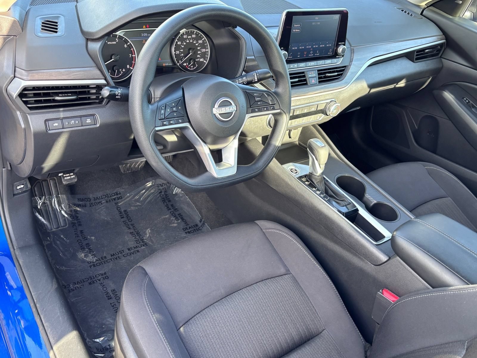 Used 2025 Nissan Altima 2.5 SV FWD image 17