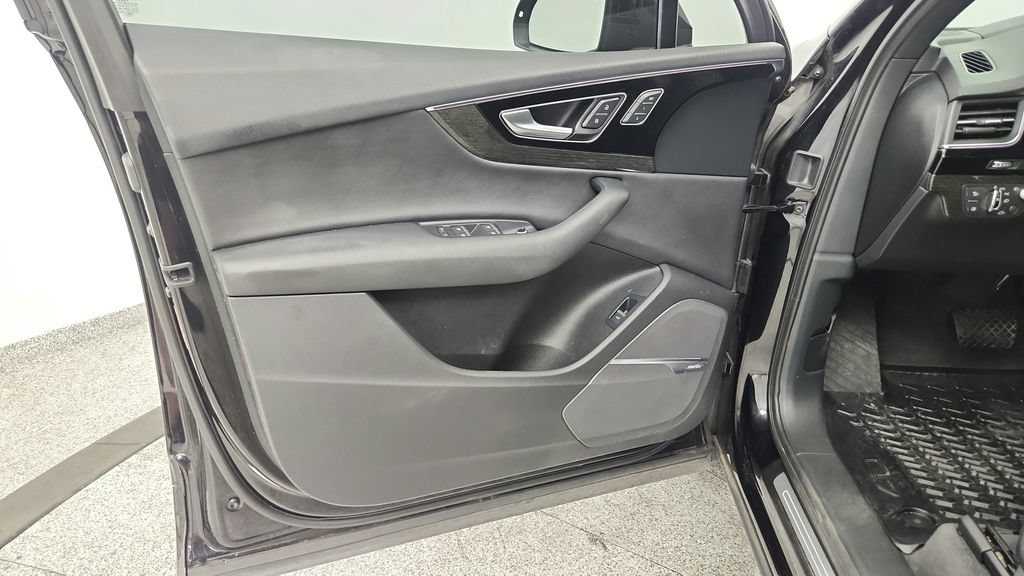 Used 2018 Audi Q7 3.0T Prestige w/ Prestige Package AWD/4WD image 27