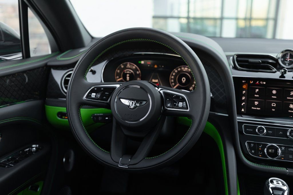 Used 2025 Bentley Bentayga AWD/4WD image 27