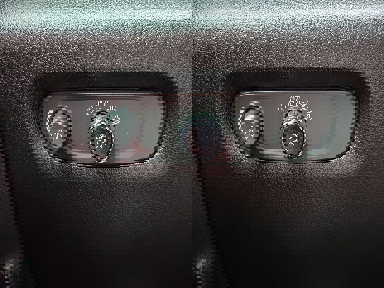 Used 2023 Chevrolet Traverse Premier w/ Redline Edition image 30