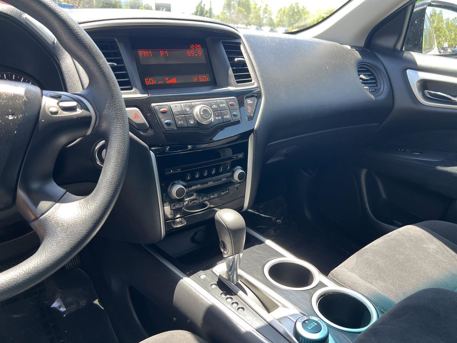 Used 2013 Nissan Pathfinder S AWD/4WD image 34