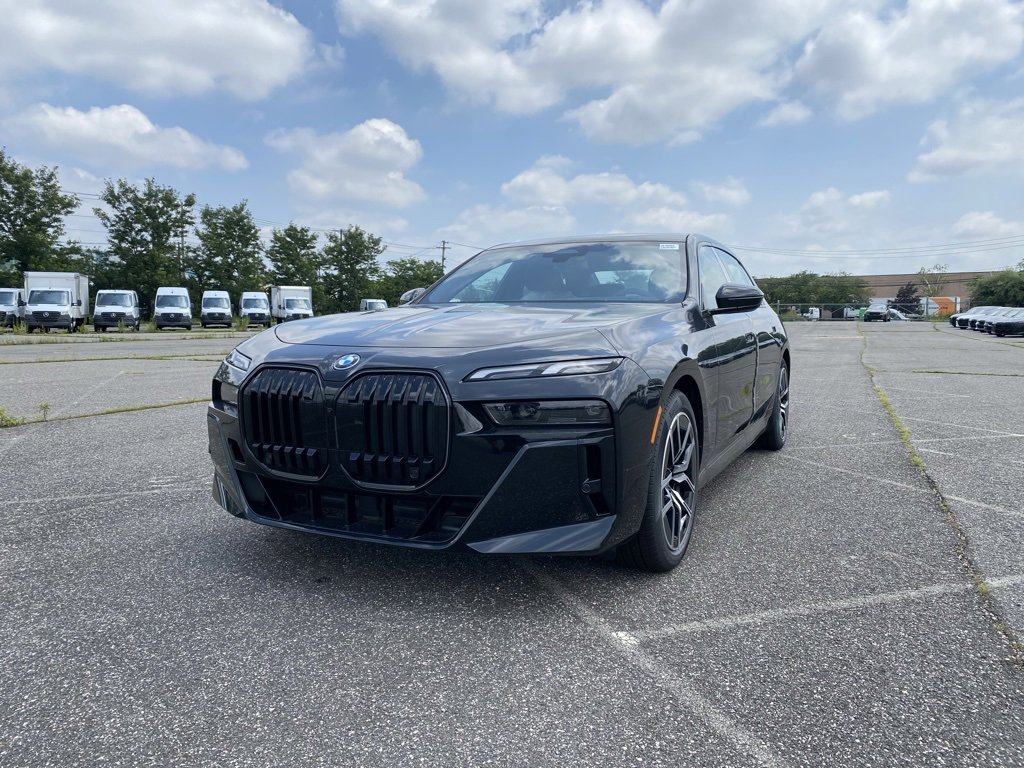 New 2025 BMW i7 xDrive60 w/ Premium Package